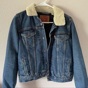 Women’s Levi’s trucker jacket